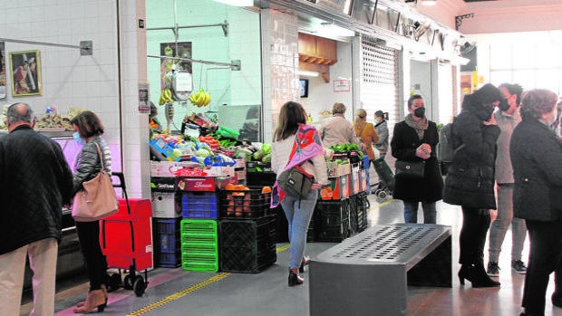 El Ayuntamiento de Lucena busca potenciar el mercado municipal, para el que plantea usos gastronómicos