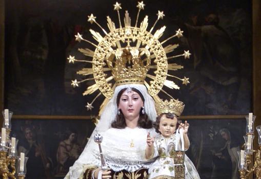 Nuestra Señora del Carmen, dispuesta para sus días grandes