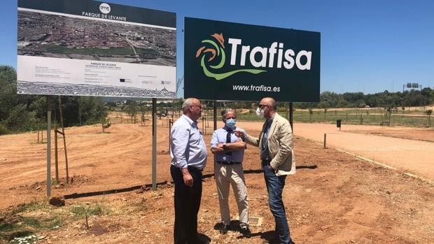 Urbanismo plantará y repondrá 700 árboles en los parques de Levante y del Flamenco de Córdoba