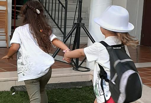 Dos niñas participantes en la pasada edición de este campamento de verano