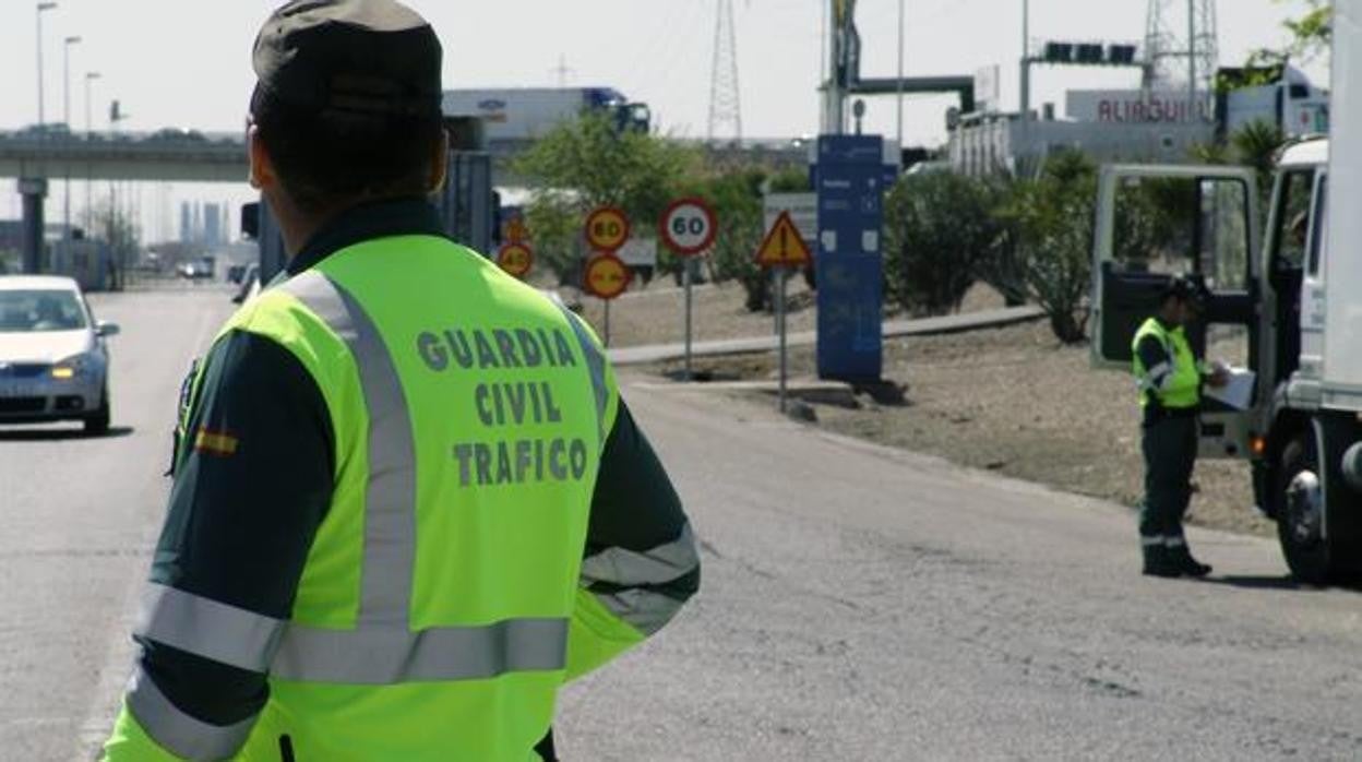 Guardias civiles de Tráfico en la provincia de Granada.