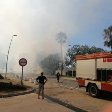 Los bomberos actúan en la barriada de Europa