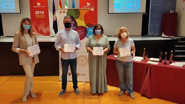 Vinagres del derecho y del revés en la peculiar guíaVinavin presentada en la Diputación de Córdoba