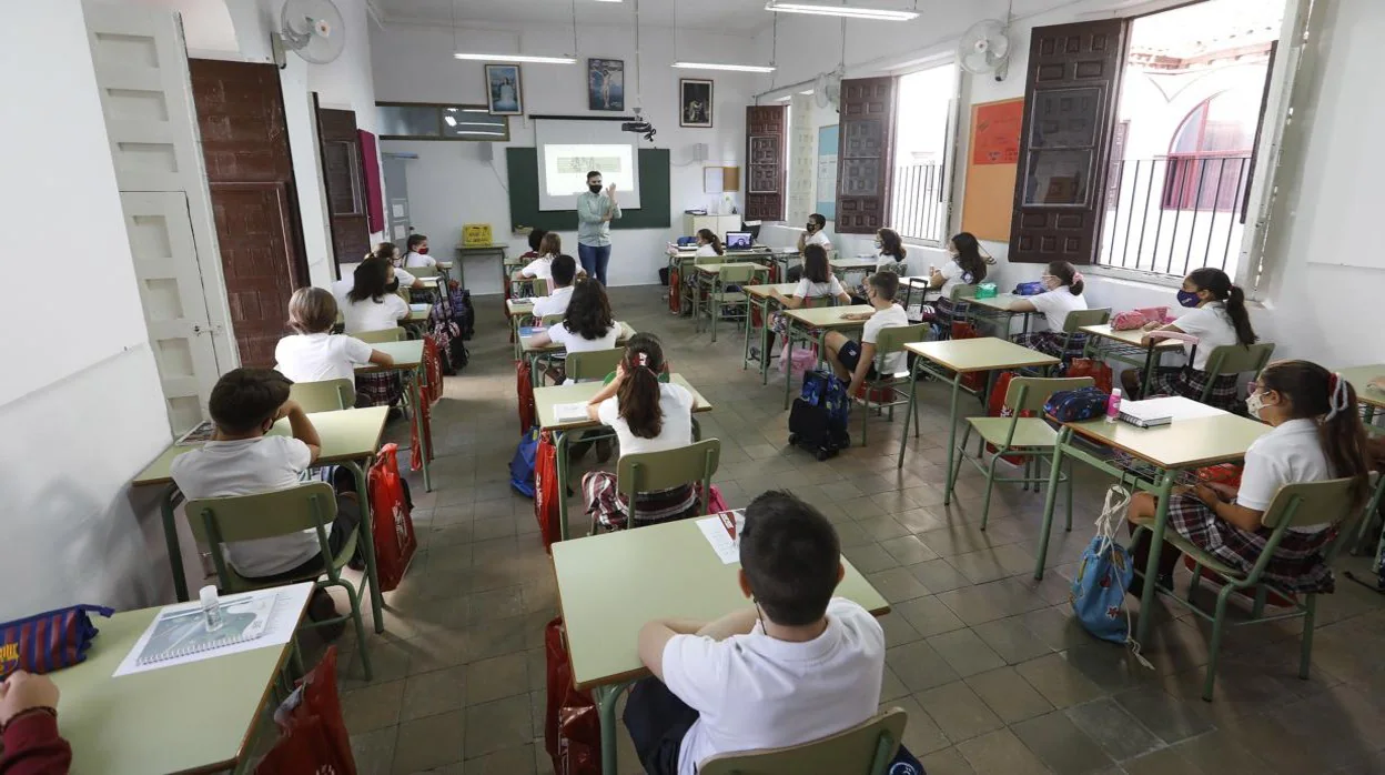 Interior de un aula en un conceligo de Córdoba en el inicio del pasado curso escolar