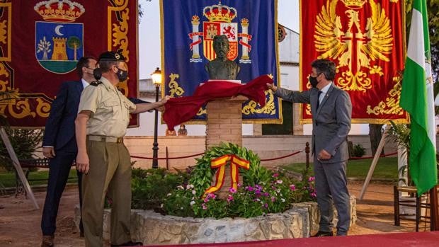 La Brigada 'Guzmán el Bueno X' homenajea a José María Sánchez Molero en Montilla (Córdoba)