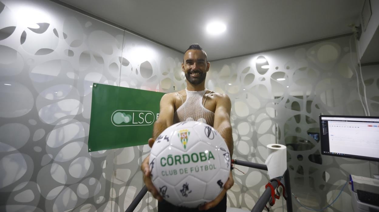 El portero del Córdoba CF Felipe Ramos, durante el reconocimiento médico del viernes