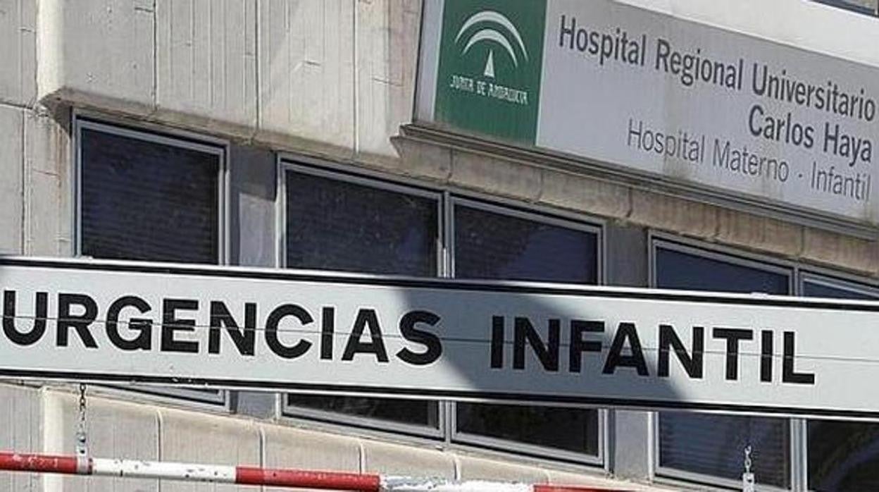 El padre acudió con el niño de tres meses al hospital Materno-Infantil