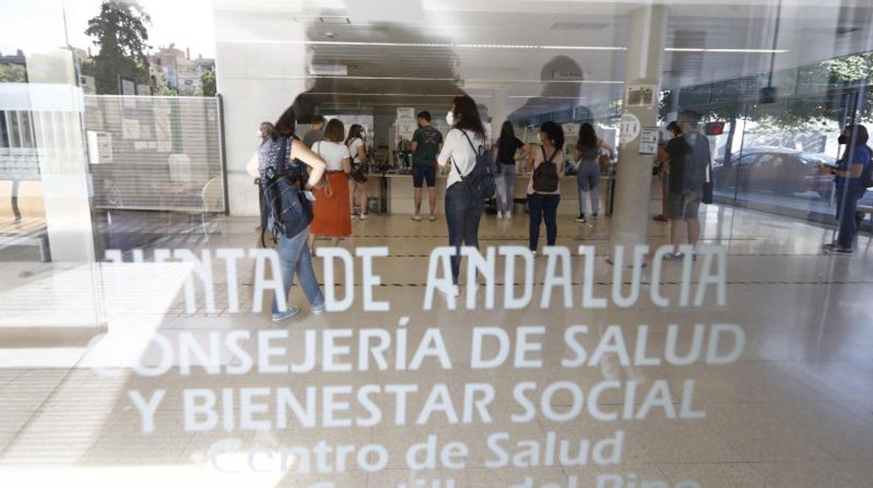 Vacunación en un centro de salud de Córdoba