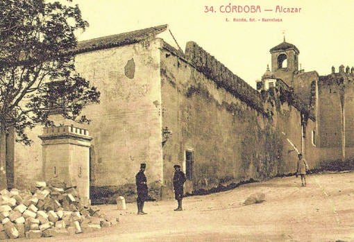 Postal antigua del Alcázar Nuevo desde su entrada Norte