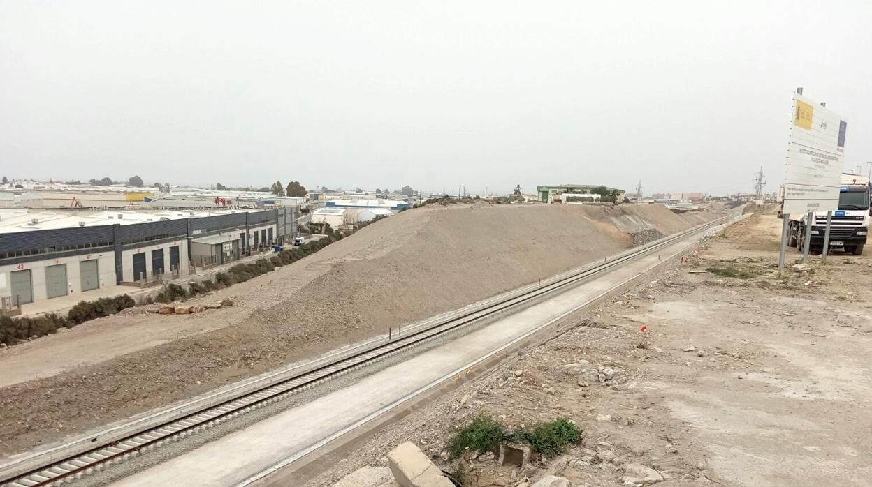 Tramo en obras del ferrocarril a su llegada a la capital almeriense.