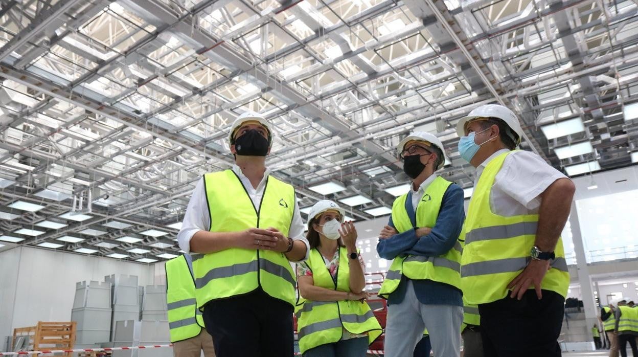 El alcalde de Córdoba durante la visita a las obras del Centro de Exposiciones, Ferias y Convenciones