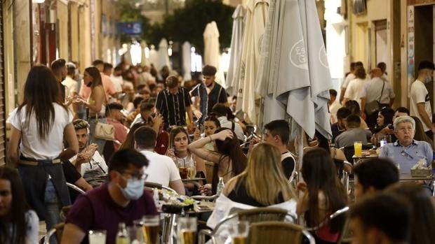 El 60 por ciento de los nuevos contagios de Covid en Córdoba son ya niños y jóvenes de hasta 29 años