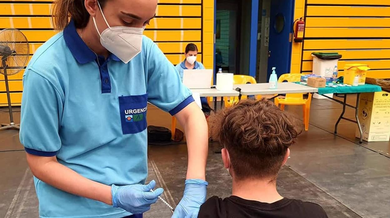 Los mayores de 18 años pueden vacunarse sin cita en el distrito sanitario de Almería.