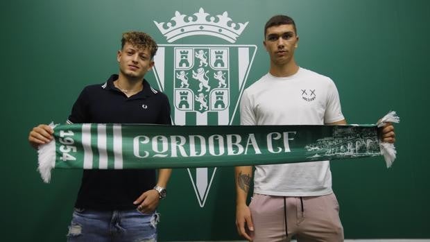 Simo y Adrián Fuentes se presentan ante la afición del Córdoba: «Venimos a ascender»