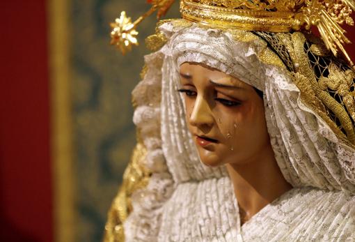 La Virgen de la Esperanza, en octubre de 2011, tras su restauración