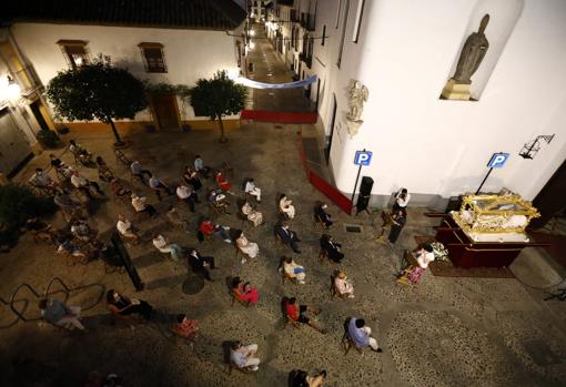 Vista cenital de la plaza de San Basilio durante el Vía Lucis de la Virgen de Acá