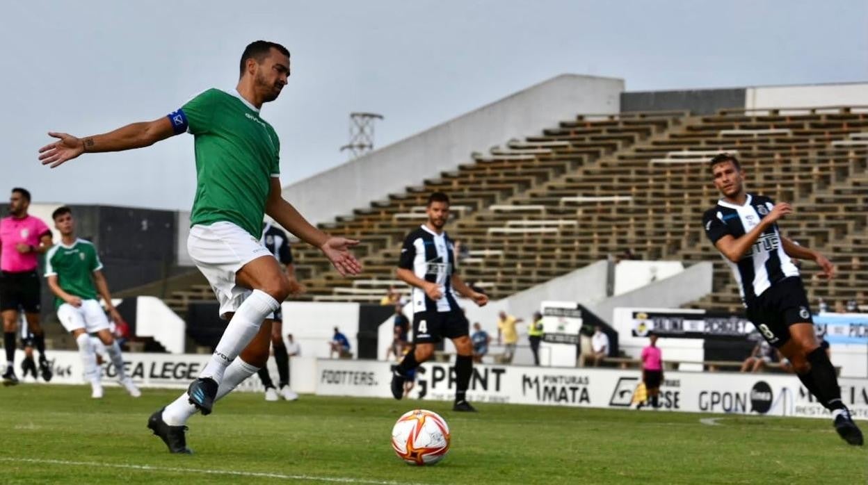 Miguel de las Cuevas en el partido ante la Balompédica Linense