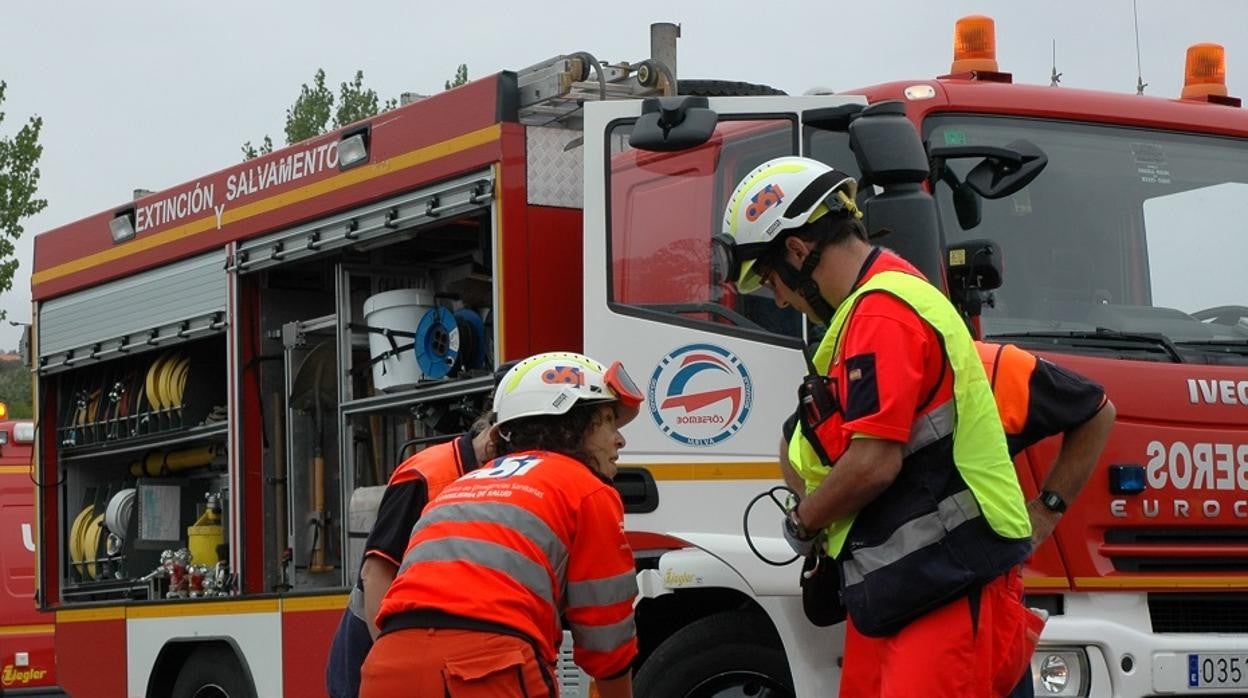 Bomberos en una imagen de archivo