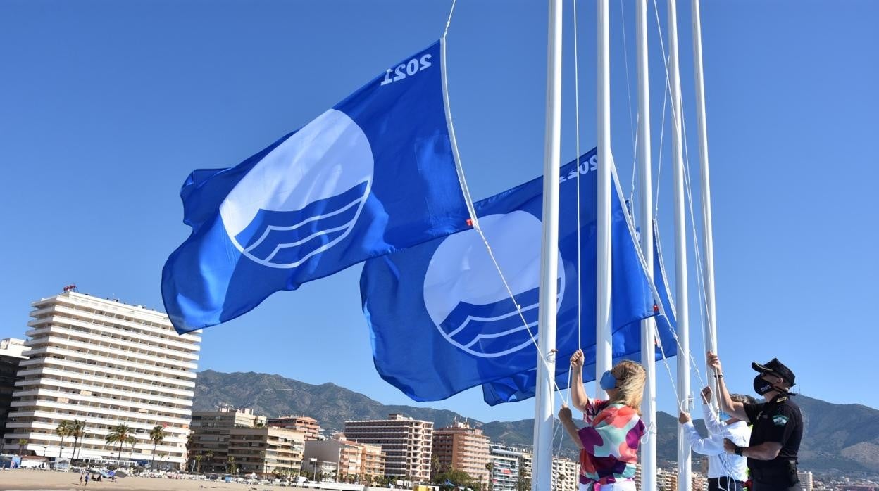 Ana Mula, durante el izado de banderas azules en playas de Fuengirola