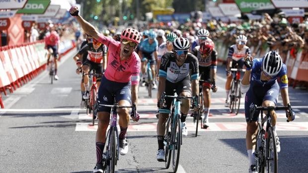 Magnus Cort Nielsen se impone al esprint en la etapa en Córdoba de la Vuelta Ciclista a España