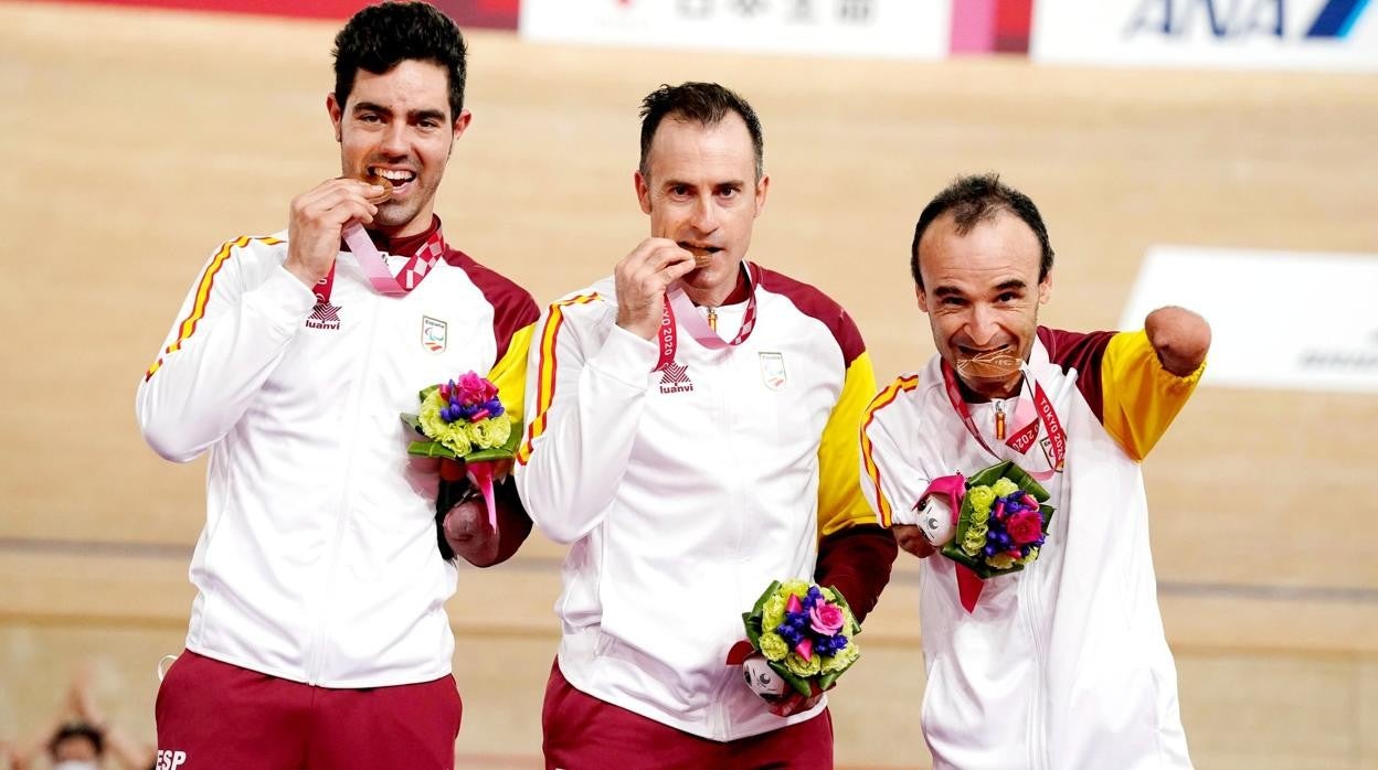 Alfonso Cabello, a la izquierda, junto a Pablo Jaramillo y Ricardo Ten