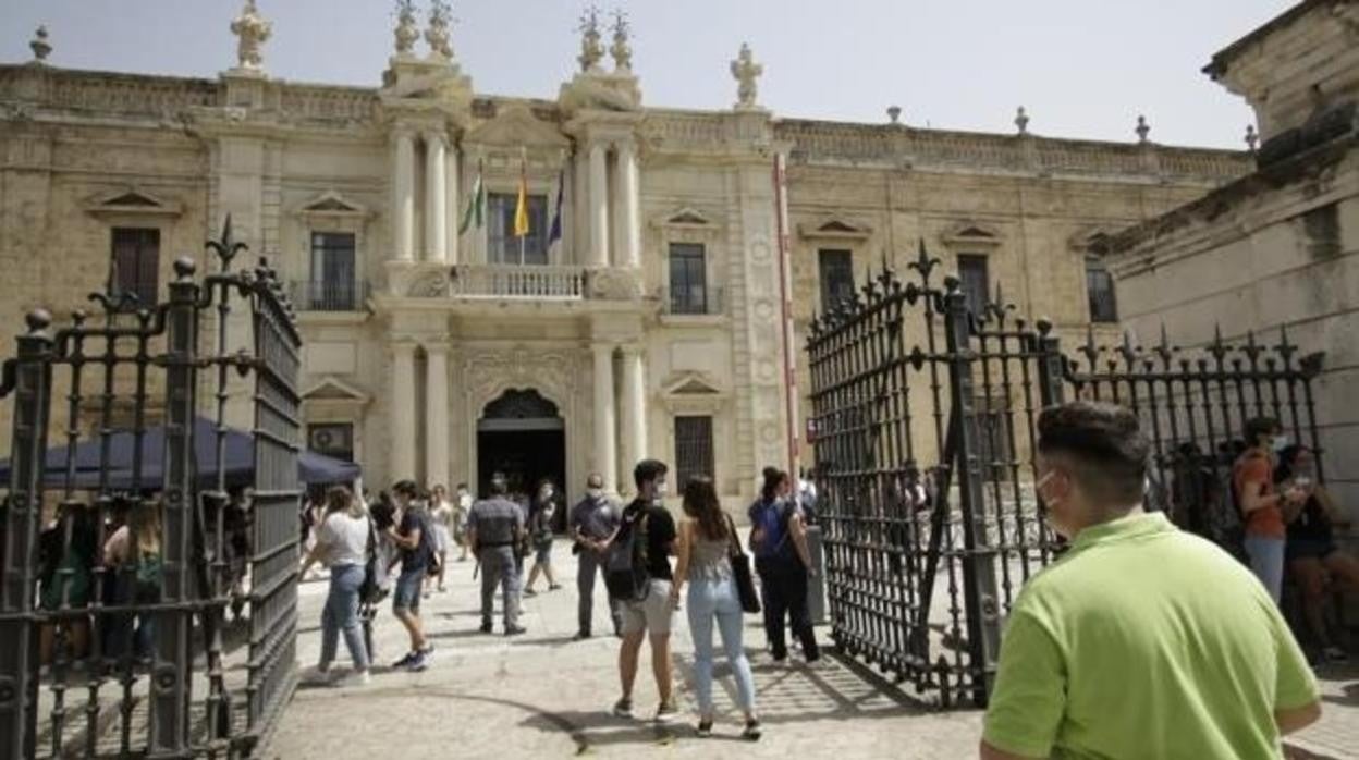 Fachada de la Universidad de Sevilla