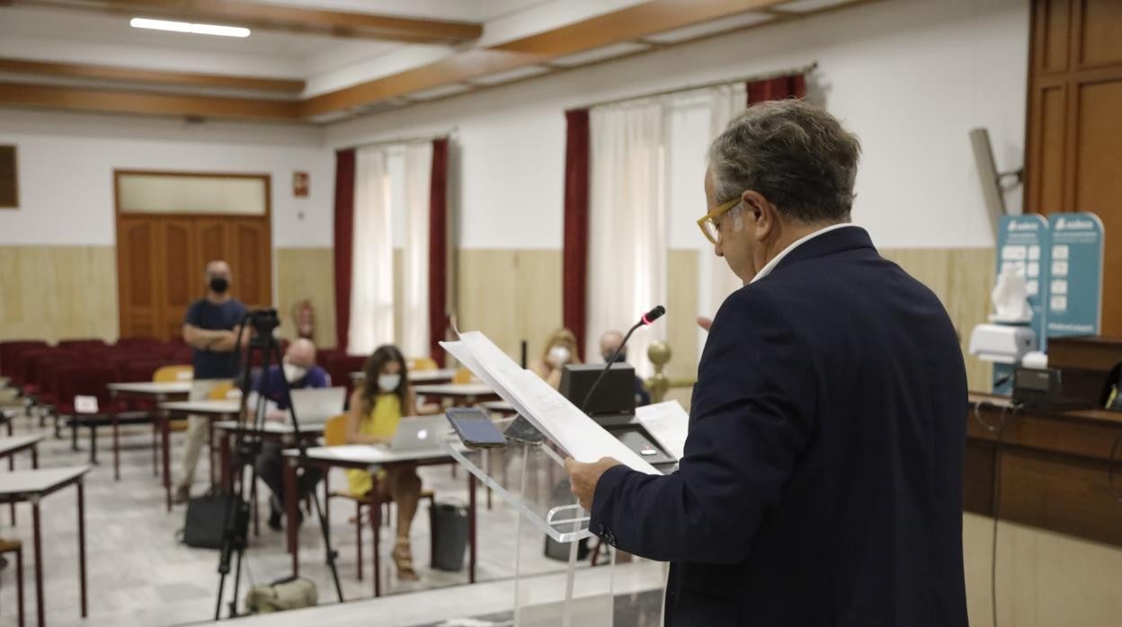 Salvador Fuentes, durante la comparecencia