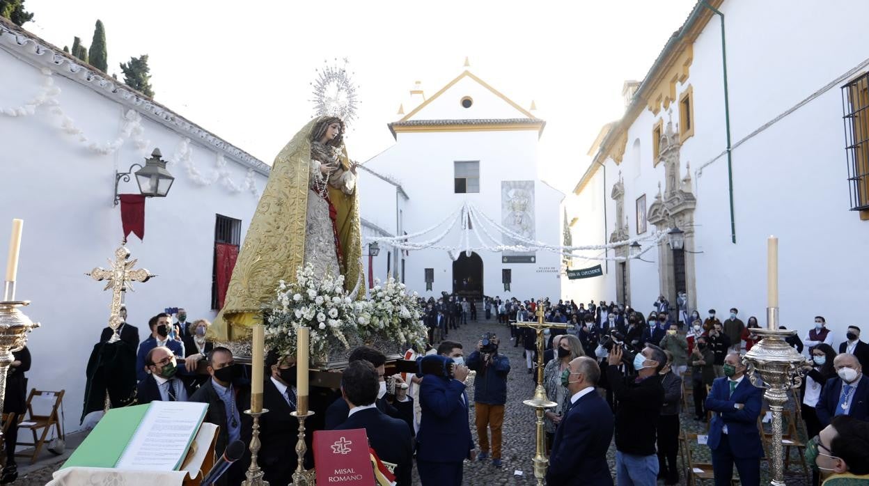 La Virgen de la Paz y Esperanza, el 18 de octubre de 2020, en el rosario en la plaza de Capuchinos