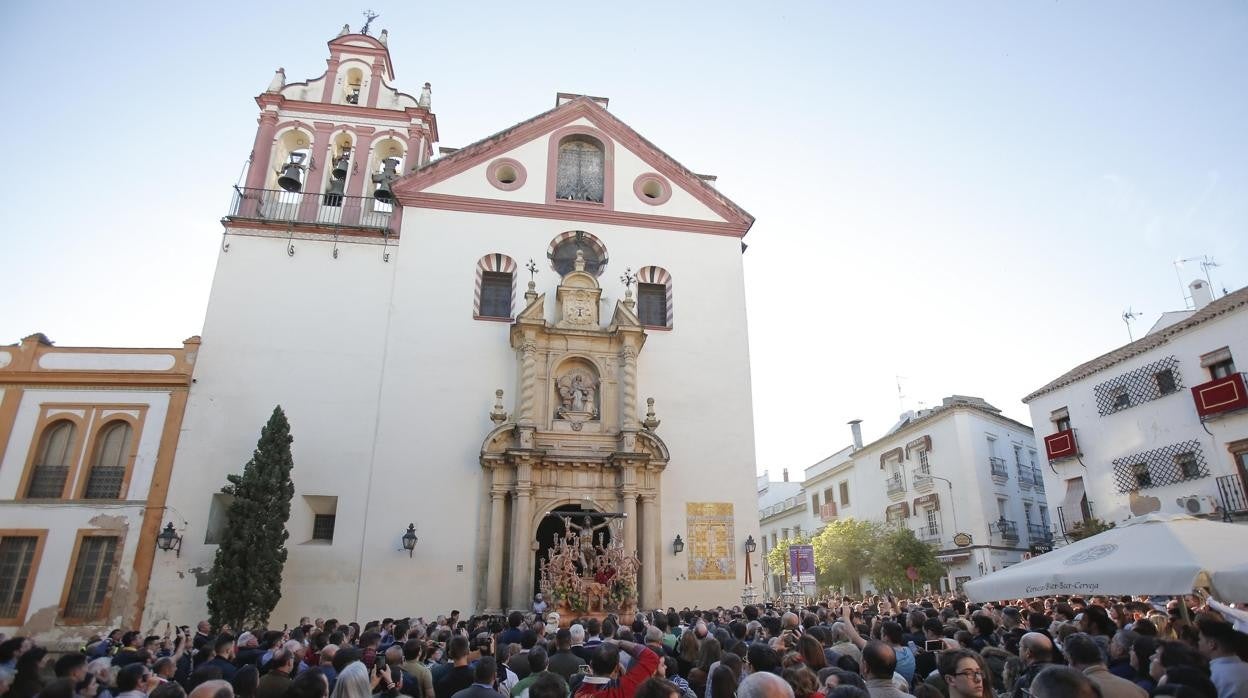 Fachada de la Trinidad, en la salida del Cristo de la Providencia en vía crucis