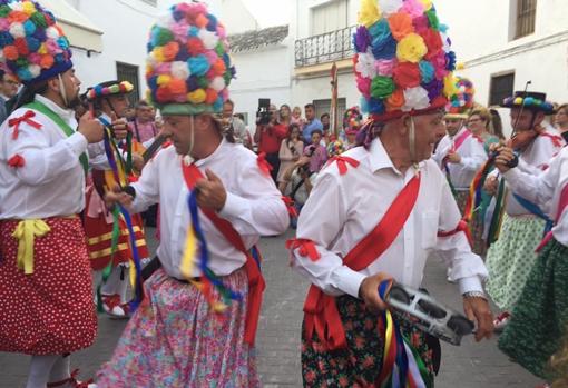 Detalles del atuendo los danzantes