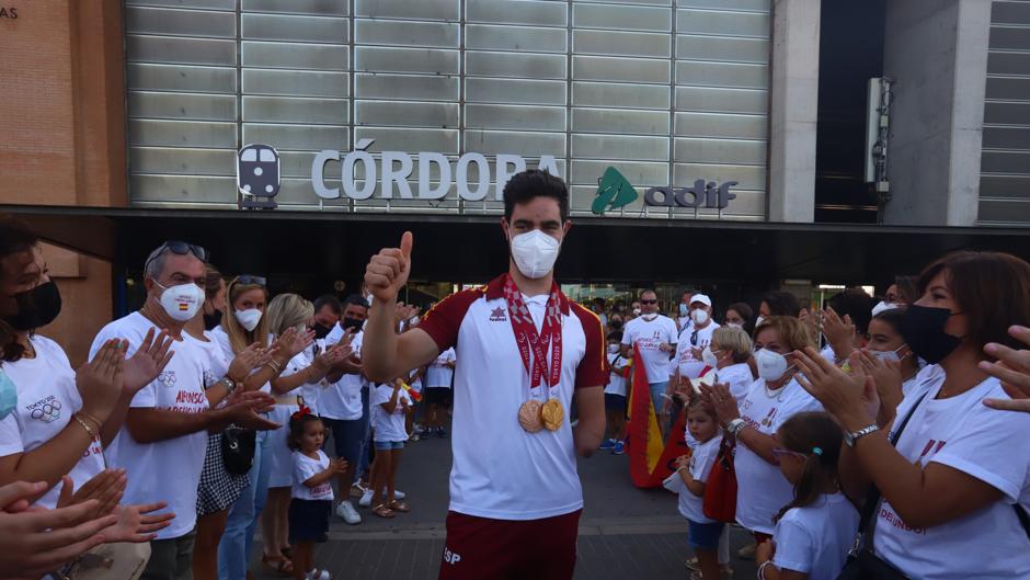 Alfonso Cabello vuelve a Córdoba con dos medallas: «Las barreras están para romperlas»