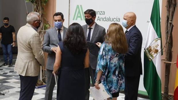 El Gobierno andaluz pacta con sindicatos 7.000 refuerzos para el primer curso escolar con vacunas