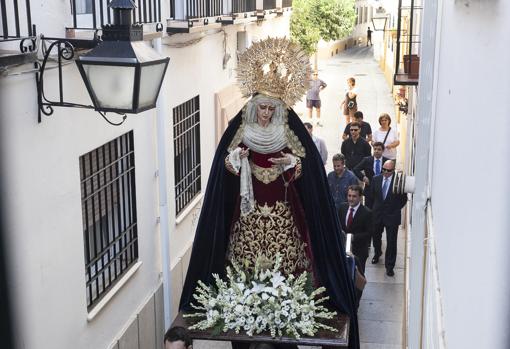 La Virgen de la Soledad, en su rosario por las calles de Santiago en 2014