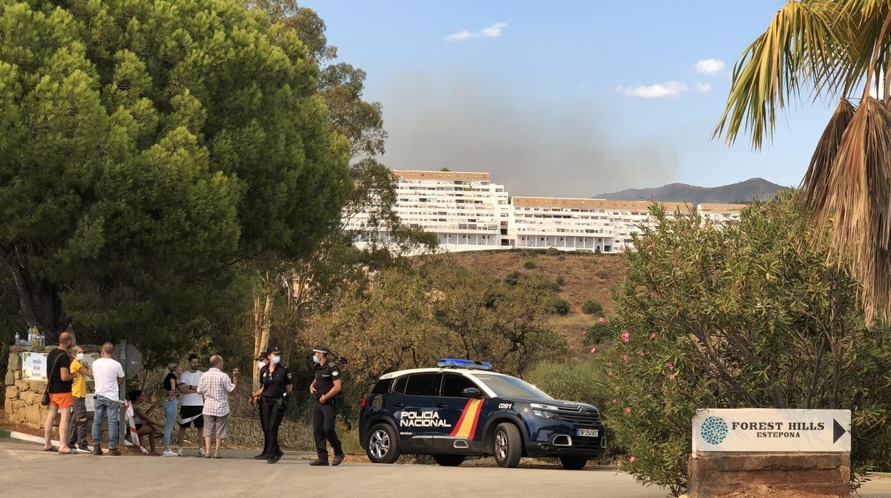 Retirada del personal de tierra del Infoca de la zona del incendio ante el peligro para sus vidas