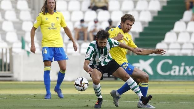 El Córdoba CF supera (3-1) al Cádiz B y certifica su buen inicio de temporada