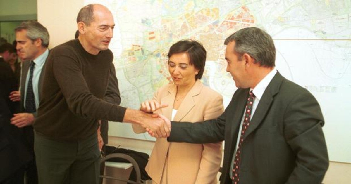 Rem Koolhaas, Rosa Aguilar y José Mellado, en octubre de 2001, tras la firma del contrato del Palacio del Sur