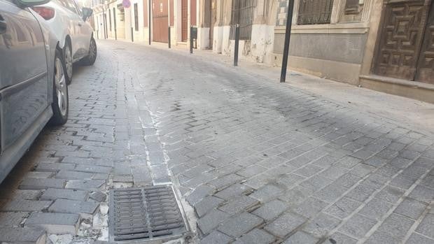 El Ayuntamiento de Puente Genil insta a reparar el adoquinado de calles remodeladas