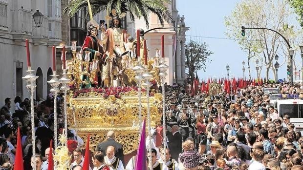 Los expertos recomiendan recorridos amplios para las procesiones y vacunación completa en cargadores y costaleros