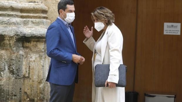 Susana Díaz le «roba» la foto a Juan Espadas