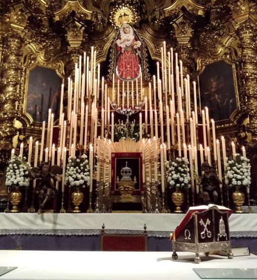 Nuestra Señora de las Lágrimas en su Desamparo, en su altar de triduo en San Pedro