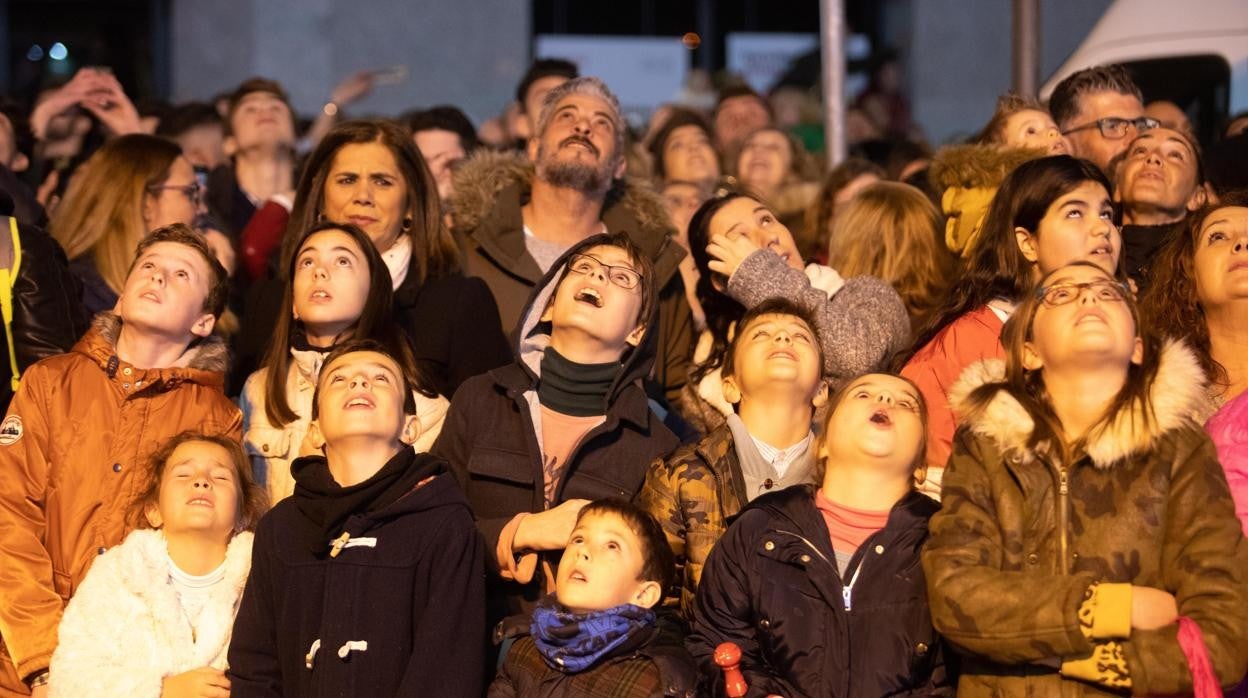 Niños y mayores en la Cabalgata de 2019