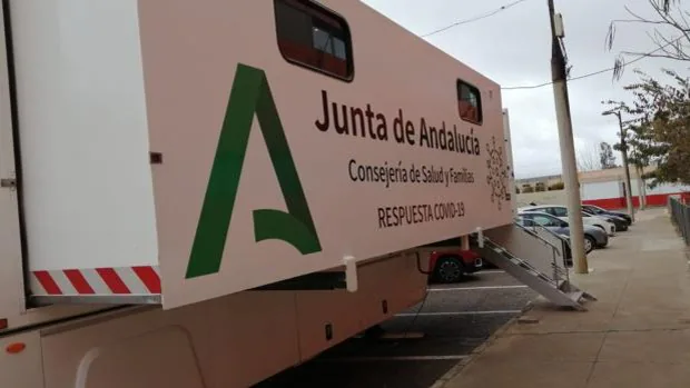 Salud sale a buscar en Córdoba a 47.000 personas sin vacunar y hoy inmunizará en la plaza de Las Tendillas