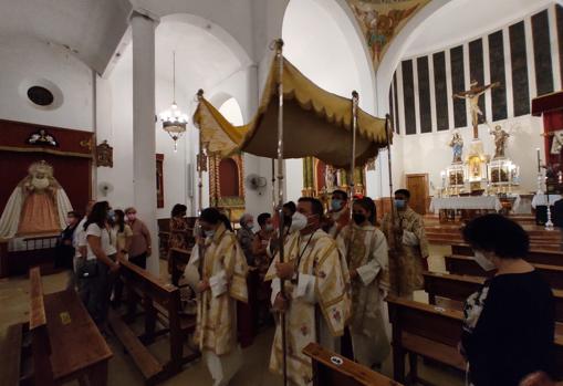 Imagen de la procesión de Santa Cruz, celebrada el 11 de septiembre en Puente Genil