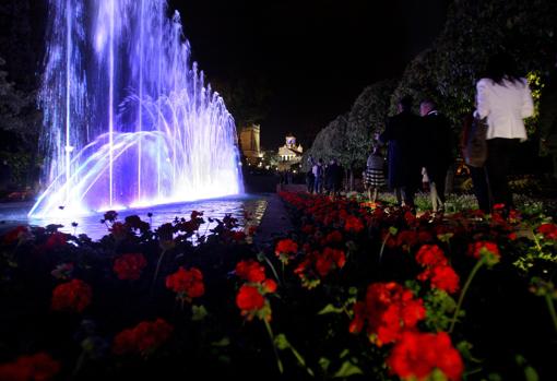 Imagen del espectáculo nocturno del Alcázar durante su inauguración en 2011