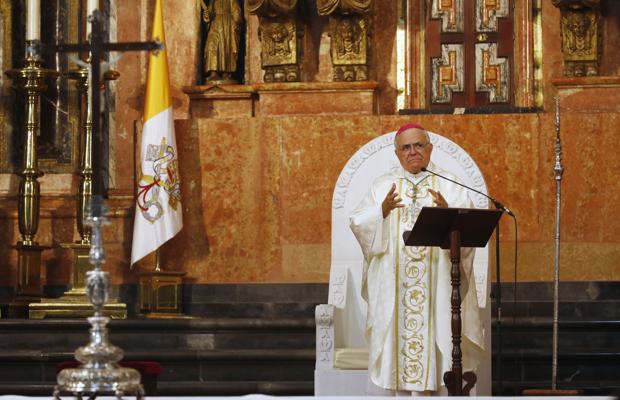 El obispo de Córdoba pide a los católicos «que den acogida a los inmigrantes; Dios no descarta a nadie»