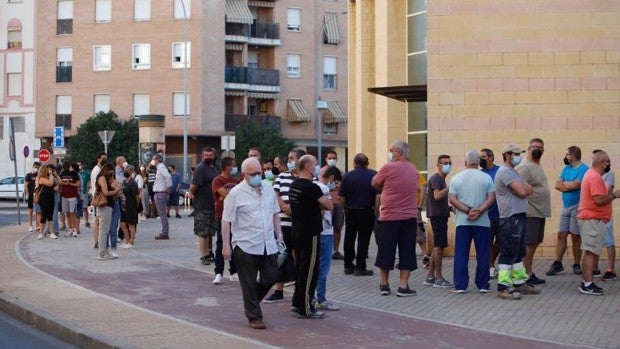 Los hospitales andaluces tratan ya a menos de 400 pacientes con Covid