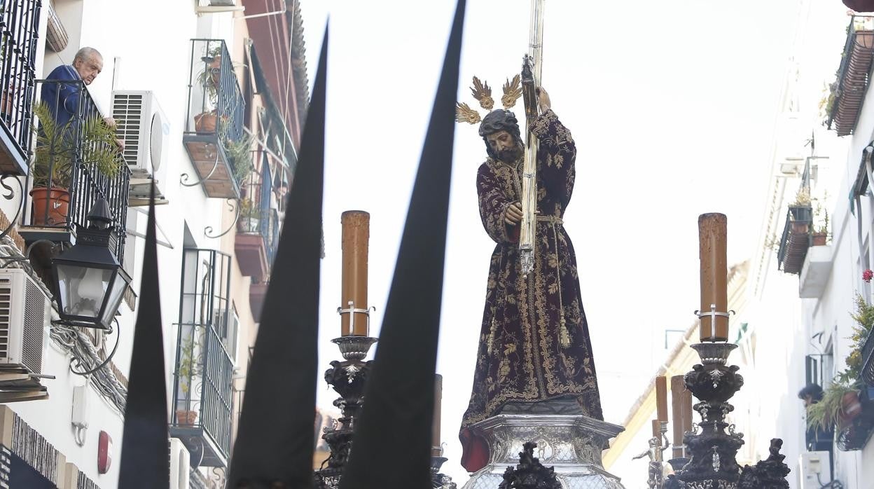 Nazarenos, ante Jesús Nazareno, el Jueves Santo de 2018