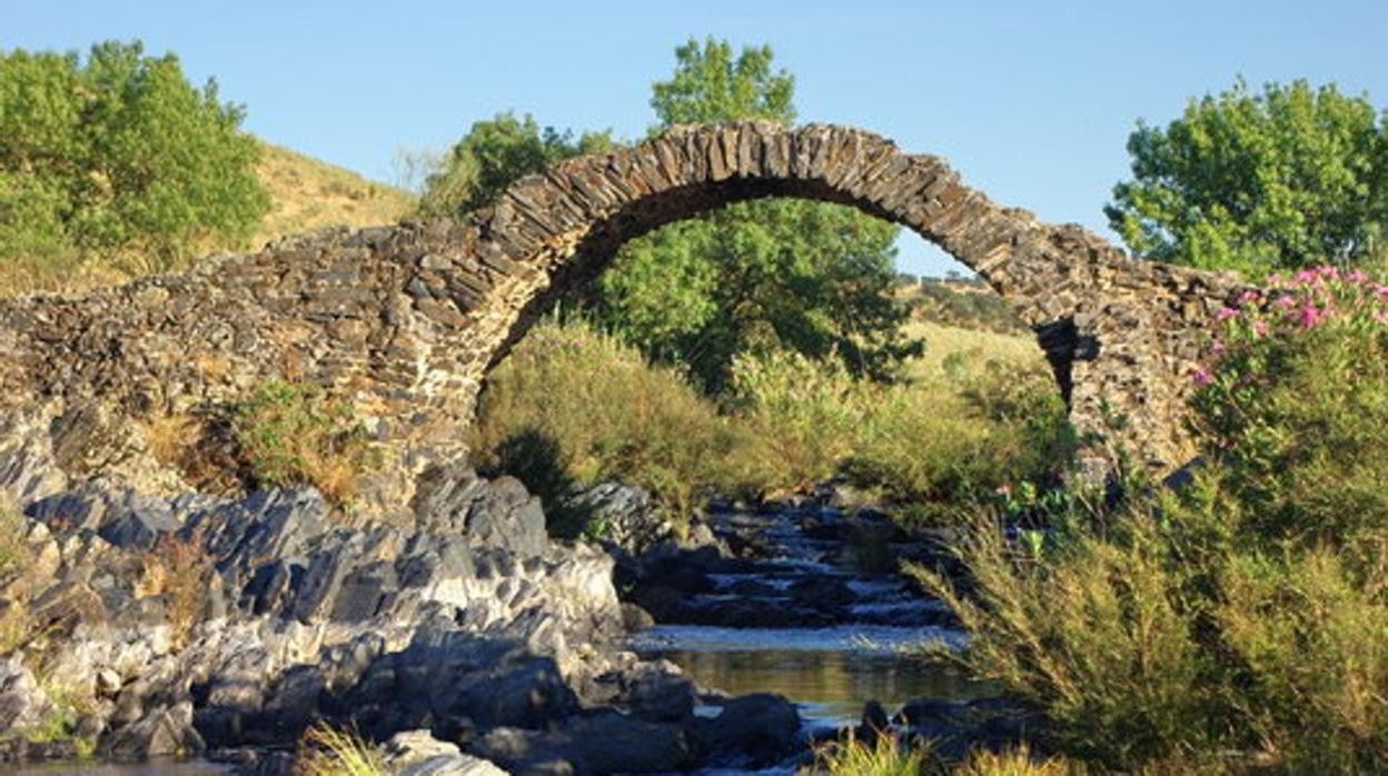 Puente del Pellejero sobre el río Guadamatina