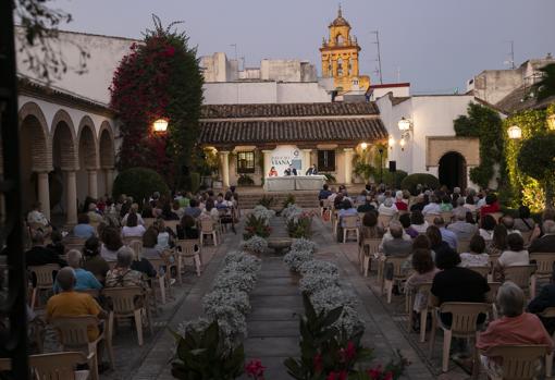 Aspecto que ha presentado el Patio de Columnas de Viana, hoy en la presentación