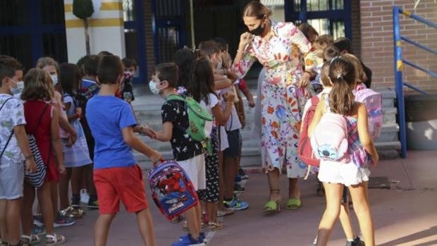 Las medidas anti Covid se quedarán en las aulas de Andalucía aunque baje la pandemia